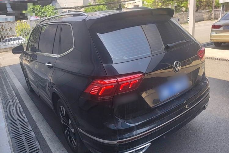 Used Volkswagen Tiguan L 2023 380TSI Automatic All-Wheel Drive R-Line Enhanced 7-Seater Exterior 2