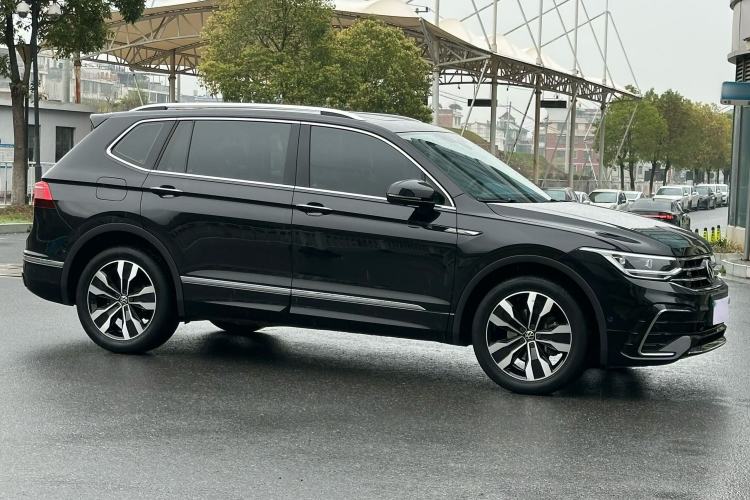 Used Volkswagen Tiguan L 2023 Restyled 330TSI Automatic Two-Wheel Drive R-Line Enhanced Comfort Version Exterior 2