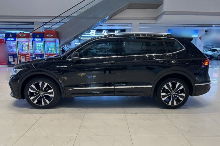 Used Volkswagen Tiguan L 2023 Restyled 330TSI Automatic Two-Wheel Drive R-Line Enhanced Comfort Version Exterior 2