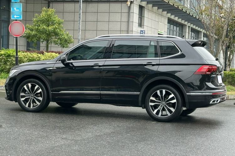Used Volkswagen Tiguan L 2023 Restyled 330TSI Automatic Two-Wheel Drive R-Line Enhanced Comfort Version Exterior 3