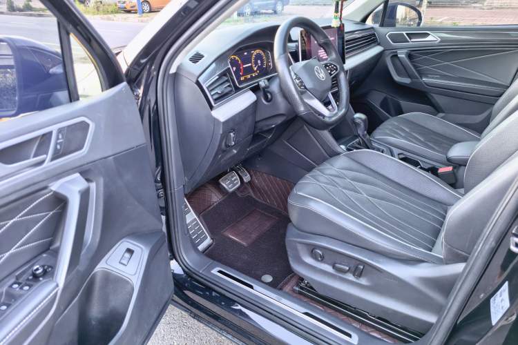 Used Volkswagen Tiguan L 2023 330TSI Automatic Two-Wheel Drive R-Line Enjoyment Edition Exterior 3
