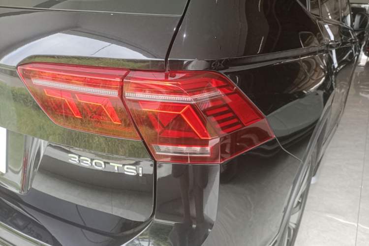 Used Volkswagen Tiguan L 2023 Restyled 330TSI Automatic Two-Wheel Drive R-Line Enhanced Comfort Version Exterior 3