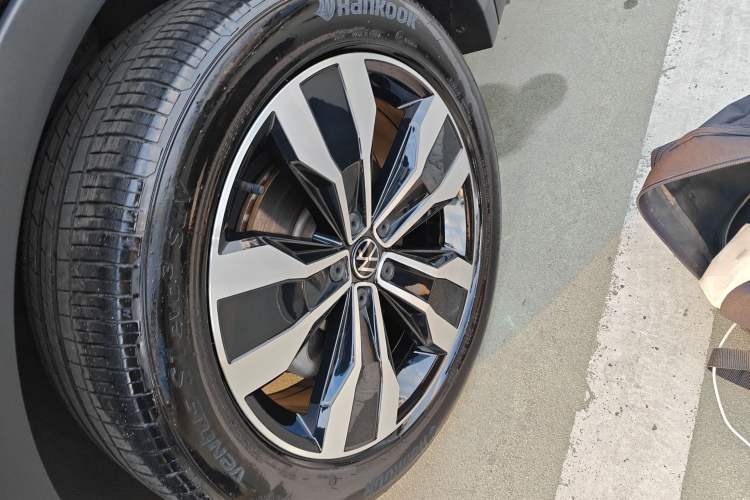 Used Volkswagen Tiguan L 2023 330TSI Automatic Two-Wheel Drive R-Line Flagship Edition Exterior 4