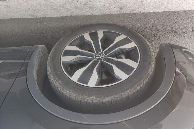 Used Volkswagen Tiguan L 2023 380TSI Automatic All-Wheel Drive R-Line Enhanced 7-Seater Exterior 4