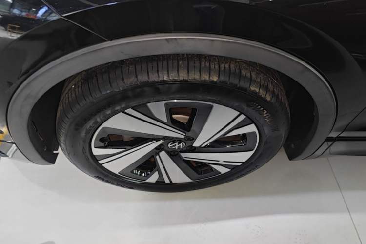 Used Volkswagen Tiguan L 2023 Restyled 330TSI Automatic Two-Wheel Drive R-Line Enhanced Comfort Version Exterior 4