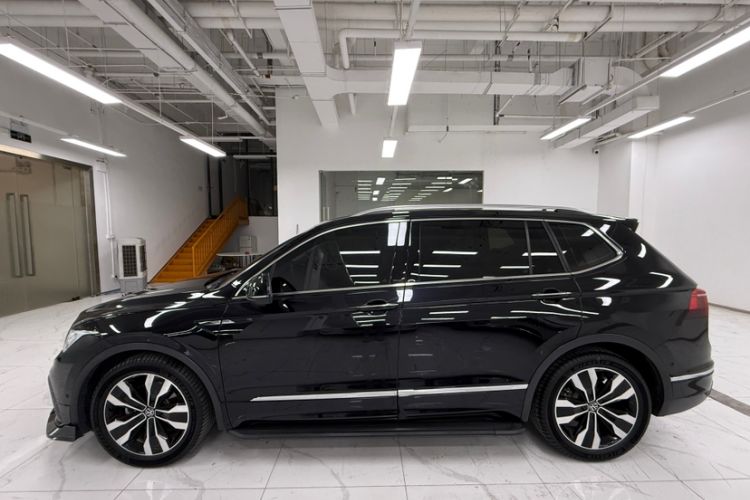 Used Volkswagen Tiguan L 2023 Restyled 330TSI Automatic Two-Wheel Drive R-Line Enhanced Comfort Version Exterior 4