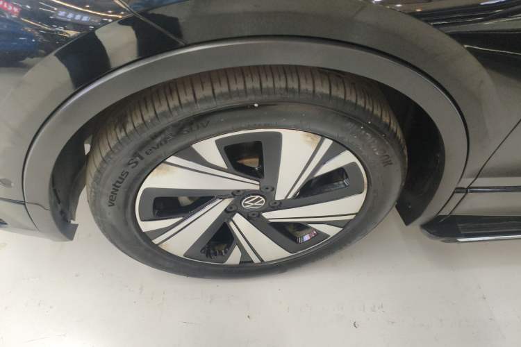 Used Volkswagen Tiguan L 2023 Restyled 330TSI Automatic Two-Wheel Drive R-Line Enhanced Comfort Version Exterior 4