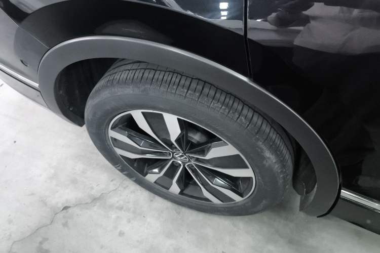 Used Volkswagen Tiguan L 2023 330TSI Automatic Two-Wheel Drive R-Line Flagship Edition Exterior 5