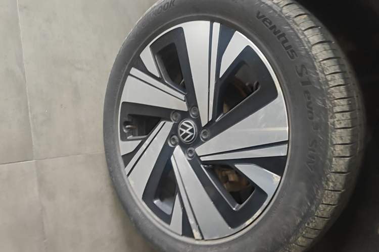 Used Volkswagen Tiguan L 2023 Restyled 330TSI Automatic Two-Wheel Drive R-Line Enhanced Comfort Version Exterior 5