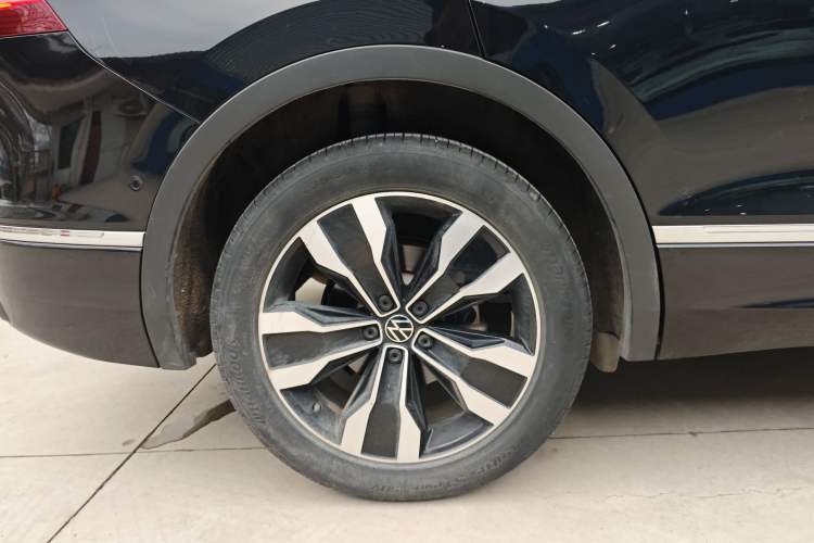 Used Volkswagen Tiguan L 2023 330TSI Automatic Two-Wheel Drive R-Line Enjoyment Edition Exterior 5