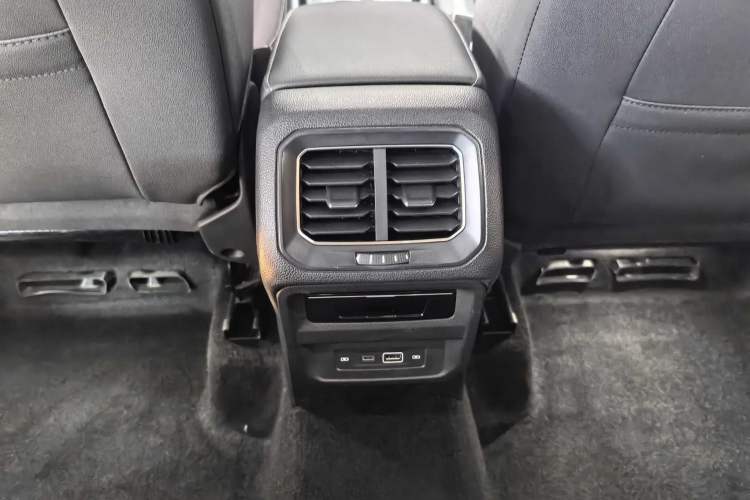 Used Volkswagen Tiguan L 2023 330TSI Automatic Two-Wheel Drive R-Line Enjoyment Edition Exterior 6