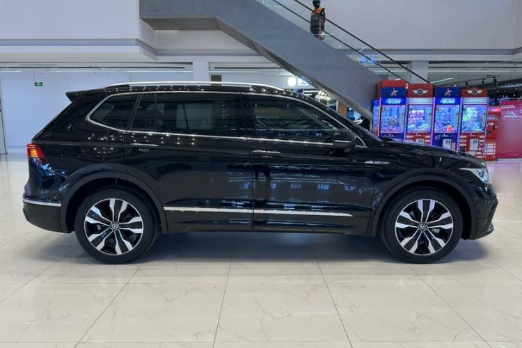 Used Volkswagen Tiguan L 2023 Restyled 330TSI Automatic Two-Wheel Drive R-Line Enhanced Comfort Version Exterior 7