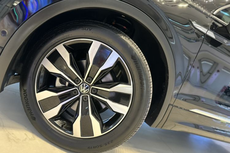Used Volkswagen Tiguan L 2023 Restyled 330TSI Automatic Two-Wheel Drive R-Line Enhanced Comfort Version Exterior 8