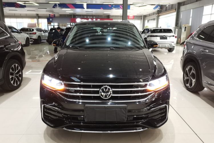 Used Volkswagen Tiguan L 2023 Restyled 330TSI Automatic Two-Wheel Drive R-Line Enhanced Comfort Version Front