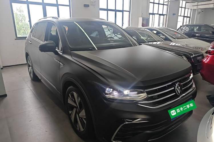 Used Volkswagen Tiguan L 2023 Restyled 330TSI Automatic Two-Wheel Drive R-Line Enhanced Comfort Version Front Right 45 Deg