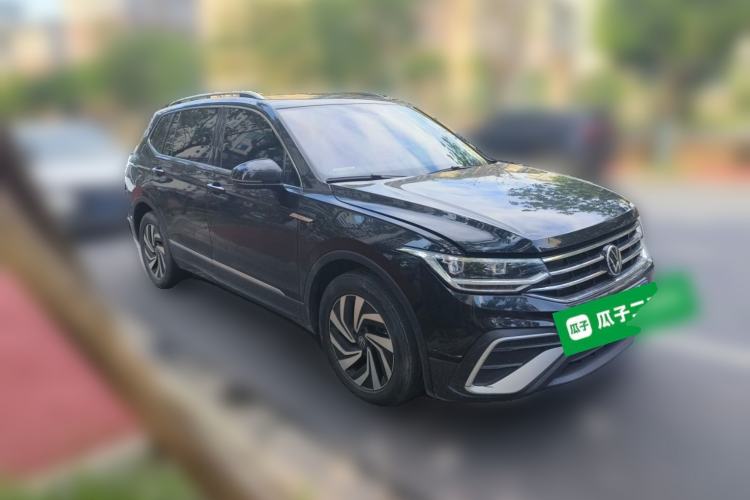 Used Volkswagen Tiguan L 2023 330TSI Automatic Two-Wheel Drive Smart Edition Front Right 45 Deg