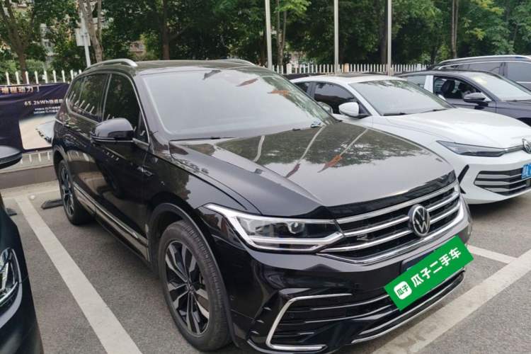 Used Volkswagen Tiguan L 2023 330TSI Automatic Two-Wheel Drive R-Line Enjoyment Edition Front Right 45 Deg