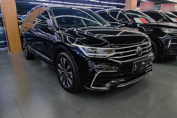 Used Volkswagen Tiguan L 2023 Restyled 330TSI Automatic Two-Wheel Drive R-Line Enhanced Comfort Version Front Right 45 Deg