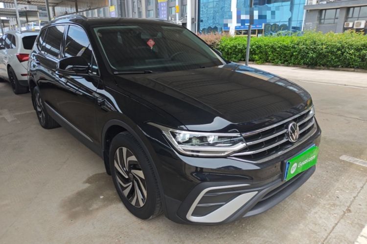 Used Volkswagen Tiguan L 2023 Revised Version 330TSI Automatic Two-Wheel Drive Smart Enjoyment Edition Front Right 45 Deg