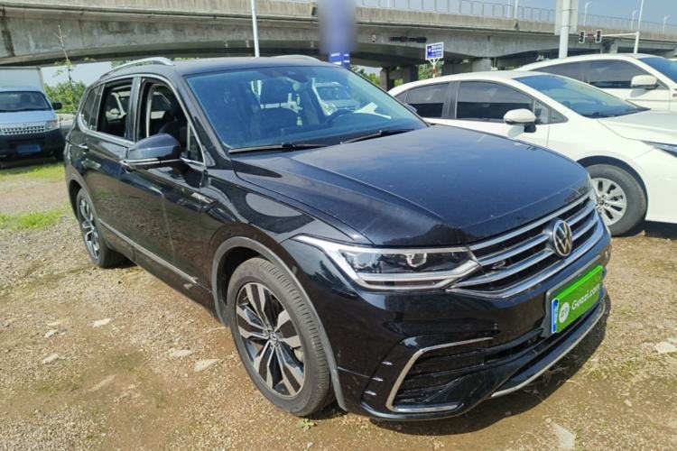Used Volkswagen Tiguan L 2023 330TSI Automatic Two-Wheel Drive R-Line Enjoyment Edition Front Right 45 Deg