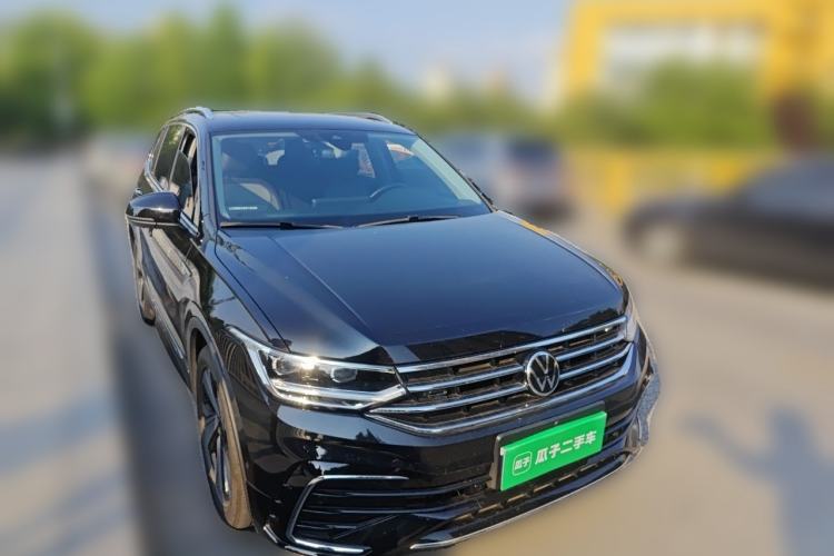 Used Volkswagen Tiguan L 2023 Restyled 330TSI Automatic Two-Wheel Drive R-Line Enhanced Comfort Version Front Right 45 Deg