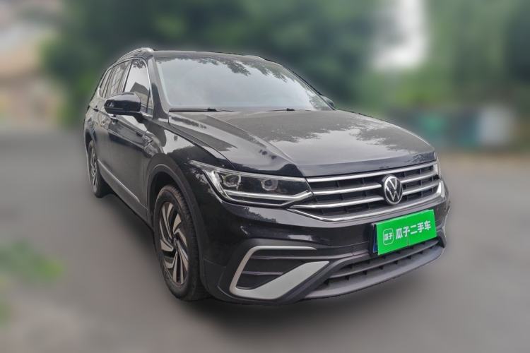 Used Volkswagen Tiguan L 2023 300TSI Automatic Two-Wheel Drive Smart Edition Front Right 45 Deg