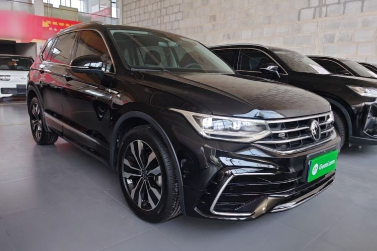 Used Volkswagen Tiguan L 2023 Restyled 330TSI Automatic Two-Wheel Drive R-Line Enhanced Comfort Version Front Right 45 Deg