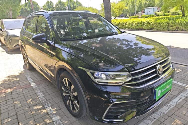 Used Volkswagen Tiguan L 2023 330TSI Automatic Two-Wheel Drive R-Line Enjoyment Edition Front Right 45 Deg
