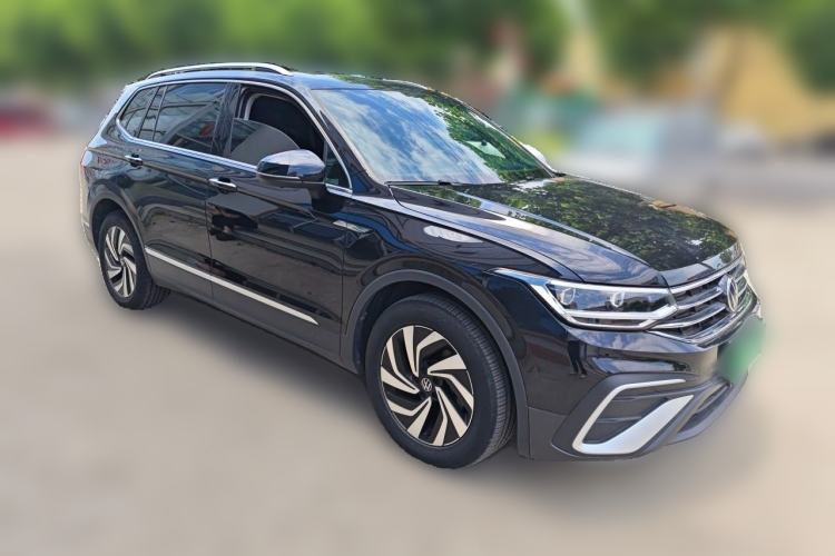 Used Volkswagen Tiguan L 2023 300TSI Automatic Two-Wheel Drive Smart Edition Front Right 45 Deg