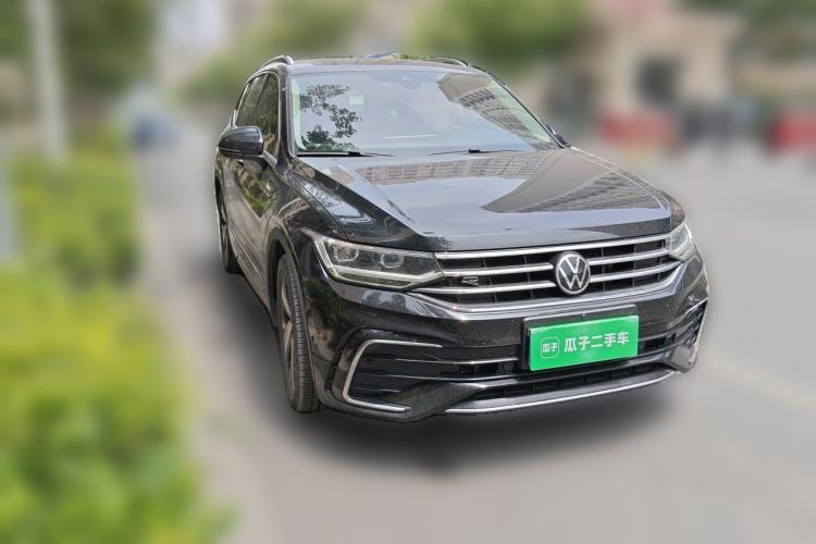 Used Volkswagen Tiguan L 2023 Restyled 330TSI Automatic Two-Wheel Drive R-Line Enhanced Comfort Version Front Right 45 Deg