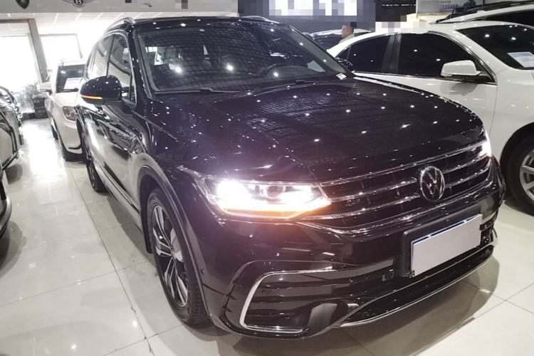 Used Volkswagen Tiguan L 2023 330TSI Automatic Two-Wheel Drive R-Line Enjoyment Edition Front Right 45 Deg