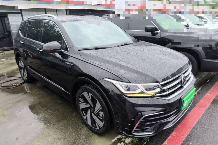 Used Volkswagen Tiguan L 2023 Facelift 380TSI Automatic All-Wheel Drive R-Line Flagship 7-Seater Front Right 45 Deg