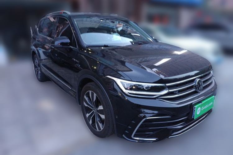 Used Volkswagen Tiguan L 2023 330TSI Automatic Two-Wheel Drive R-Line Enjoyment Edition Front Right 45 Deg