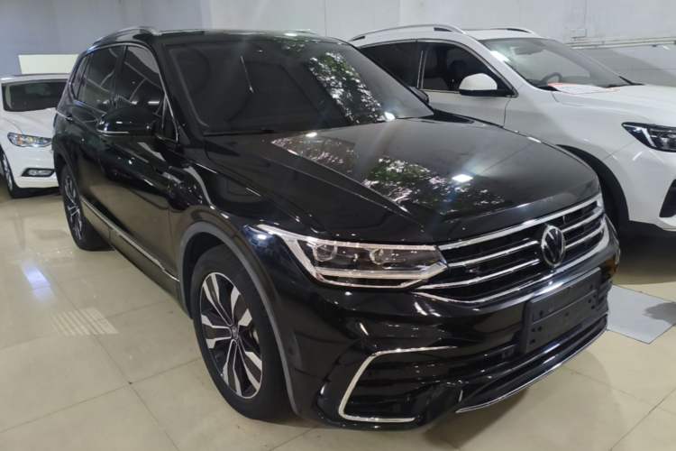 Used Volkswagen Tiguan L 2023 330TSI Automatic Two-Wheel Drive R-Line Enjoyment Edition Front Right 45 Deg