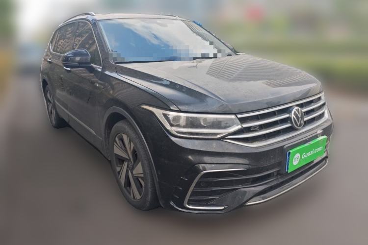 Used Volkswagen Tiguan L 2023 Restyled 330TSI Automatic Two-Wheel Drive R-Line Enhanced Comfort Version Front Right 45 Deg