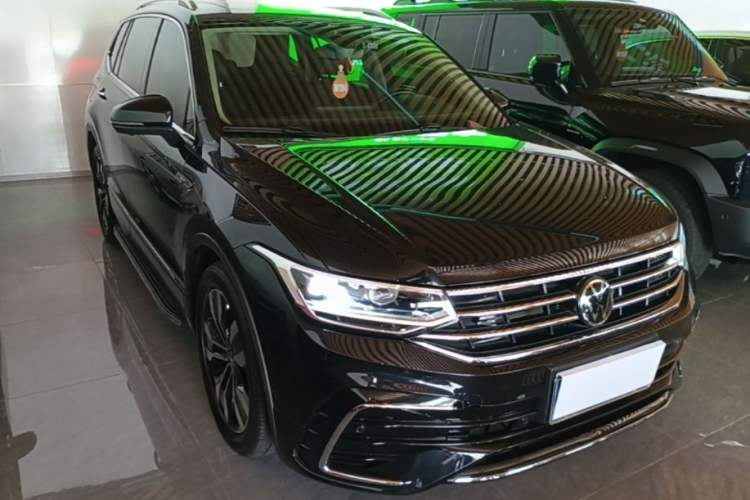 Used Volkswagen Tiguan L 2023 330TSI Automatic Two-Wheel Drive R-Line Enjoyment Edition Front Right 45 Deg