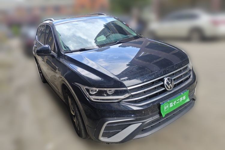 Used Volkswagen Tiguan L 2023 280TSI Automatic Two-Wheel Drive Trendy Innovation Limited Edition Front Right 45 Deg