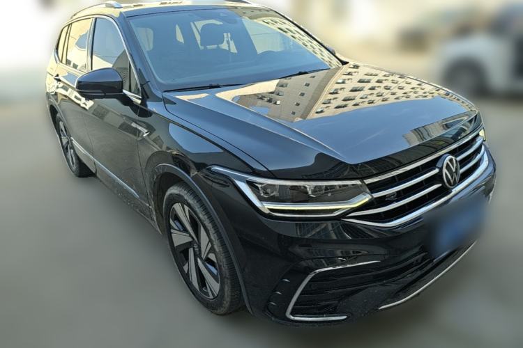 Used Volkswagen Tiguan L 2023 Restyled 330TSI Automatic Two-Wheel Drive R-Line Enhanced Comfort Version Front Right 45 Deg