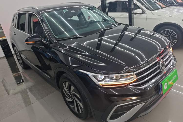 Used Volkswagen Tiguan L 2023 Revised Version 330TSI Automatic Two-Wheel Drive Smart Enjoyment Edition Front Right 45 Deg