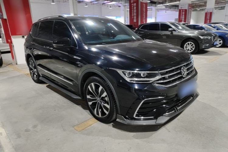 Used Volkswagen Tiguan L 2023 Restyled 330TSI Automatic Two-Wheel Drive R-Line Enhanced Comfort Version Front Right 45 Deg