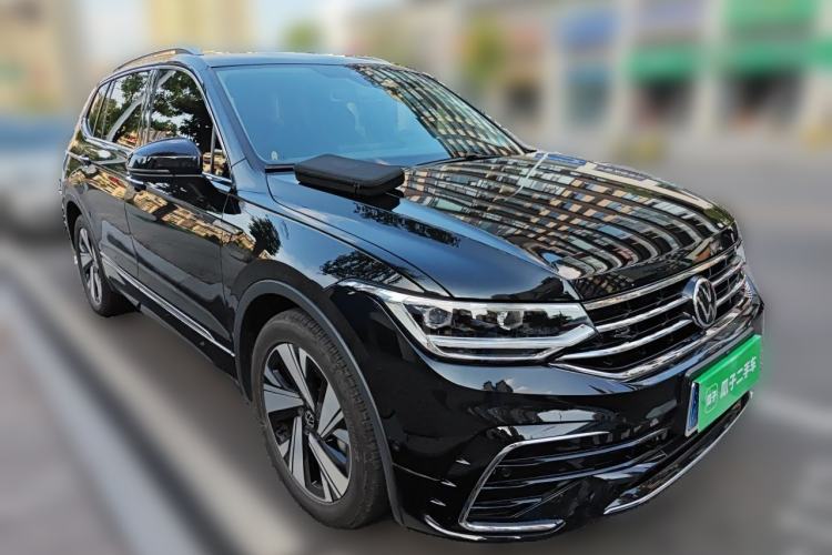 Used Volkswagen Tiguan L 2023 Restyled 330TSI Automatic Two-Wheel Drive R-Line Enhanced Comfort Version Front Right 45 Deg