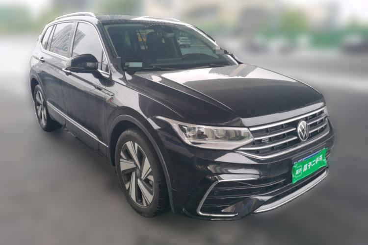 Used Volkswagen Tiguan L 2023 Restyled 330TSI Automatic Two-Wheel Drive R-Line Enhanced Comfort Version Front Right 45 Deg