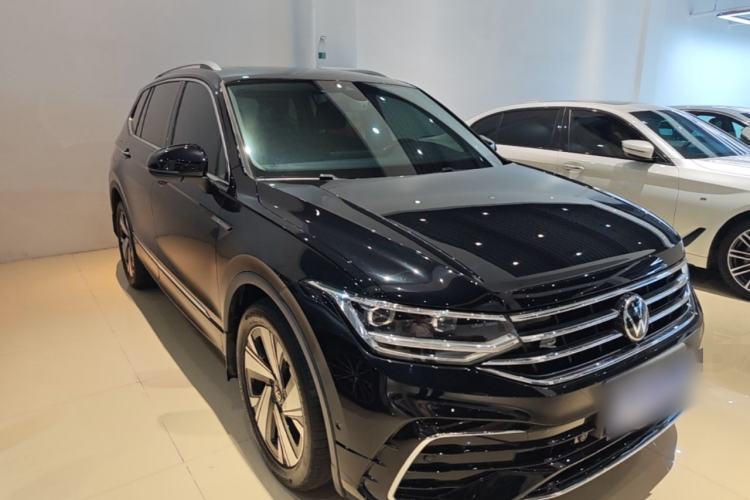 Used Volkswagen Tiguan L 2023 Restyled 330TSI Automatic Two-Wheel Drive R-Line Enhanced Comfort Version Front Right 45 Deg