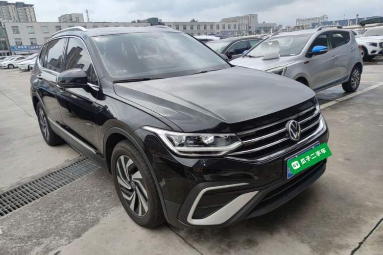Used Volkswagen Tiguan L 2023 300TSI Automatic Two-Wheel Drive Smart Edition Front Right 45 Deg