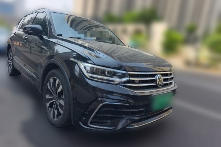 Used Volkswagen Tiguan L 2023 Restyled 330TSI Automatic Two-Wheel Drive R-Line Enhanced Comfort Version Front Right 45 Deg