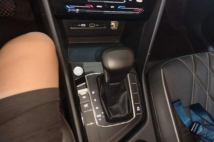 Used Volkswagen Tiguan L 2023 330TSI Automatic Two-Wheel Drive Smart Edition Gear Lever