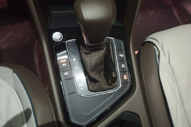 Used Volkswagen Tiguan L 2023 330TSI Automatic Two-Wheel Drive R-Line Enjoyment Edition Gear Lever