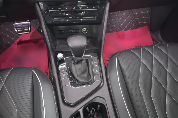 Used Volkswagen Tiguan L 2023 Restyled 330TSI Automatic Two-Wheel Drive R-Line Enhanced Comfort Version Gear Lever