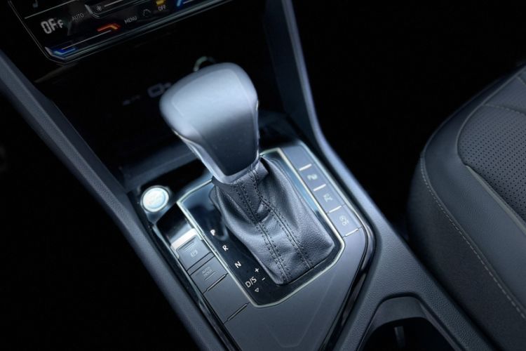 Used Volkswagen Tiguan L 2023 Restyled 330TSI Automatic Two-Wheel Drive R-Line Enhanced Comfort Version Gear Lever