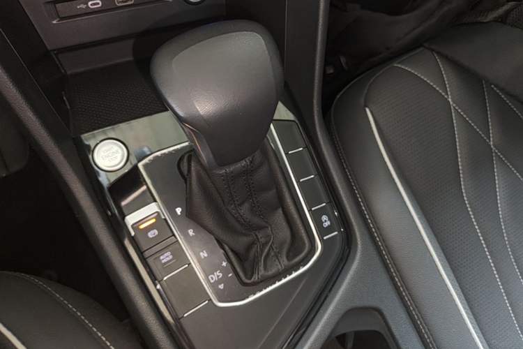 Used Volkswagen Tiguan L 2023 Revised Version 330TSI Automatic Two-Wheel Drive Smart Enjoyment Edition Gear Lever